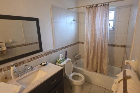 House in Lauderhill, Florida 3 bedrooms, 188.59 sq.m. № 2086499 - photo 8