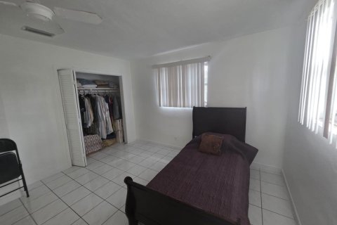 House in Lauderhill, Florida 3 bedrooms, 188.59 sq.m. № 2086499 - photo 5