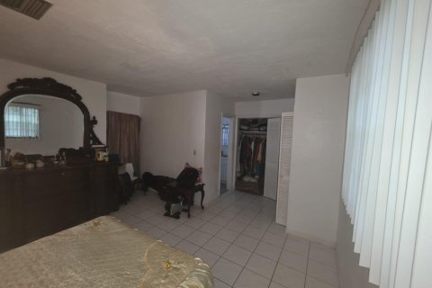 House in Lauderhill, Florida 3 bedrooms, 188.59 sq.m. № 2086499 - photo 7