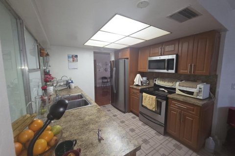 House in Lauderhill, Florida 3 bedrooms, 188.59 sq.m. № 2086499 - photo 3