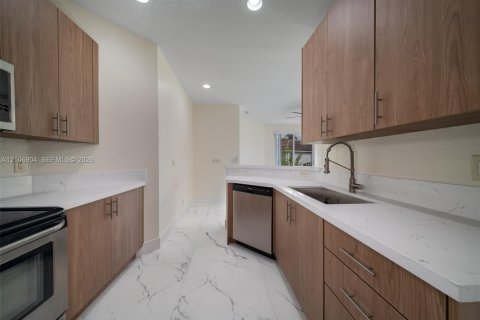 House in Weston, Florida 3 bedrooms, 144.83 sq.m. № 2420969 - photo 30
