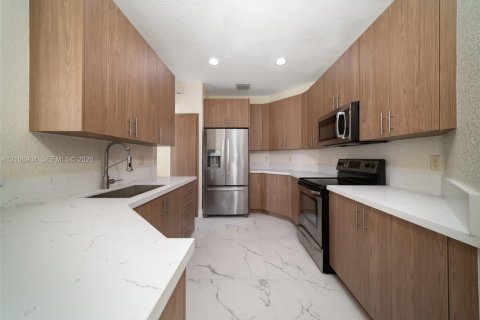 House in Weston, Florida 3 bedrooms, 144.83 sq.m. № 2420969 - photo 29