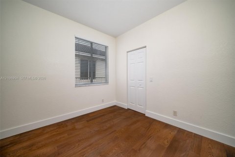 House in Weston, Florida 3 bedrooms, 144.83 sq.m. № 2420969 - photo 24