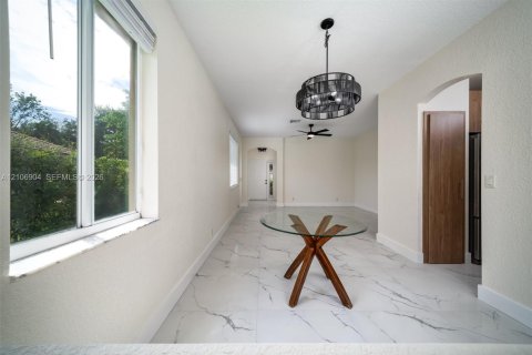 House in Weston, Florida 3 bedrooms, 144.83 sq.m. № 2420969 - photo 26
