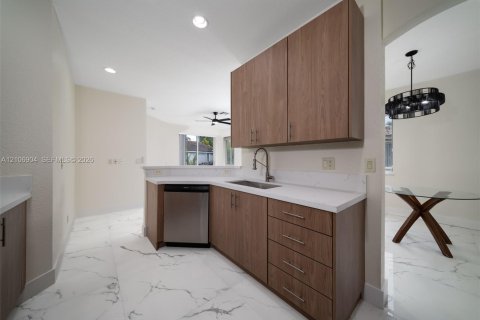 House in Weston, Florida 3 bedrooms, 144.83 sq.m. № 2420969 - photo 27