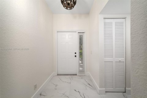 House in Weston, Florida 3 bedrooms, 144.83 sq.m. № 2420969 - photo 7
