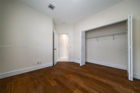 House in Weston, Florida 3 bedrooms, 144.83 sq.m. № 2420969 - photo 13