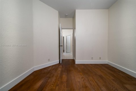 House in Weston, Florida 3 bedrooms, 144.83 sq.m. № 2420969 - photo 25