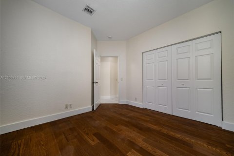 House in Weston, Florida 3 bedrooms, 144.83 sq.m. № 2420969 - photo 14