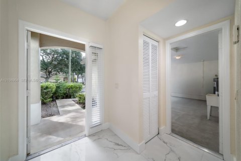 House in Weston, Florida 3 bedrooms, 144.83 sq.m. № 2420969 - photo 6