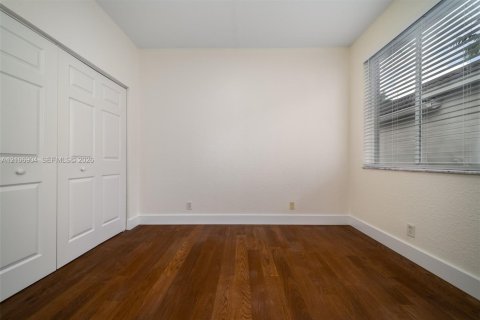 House in Weston, Florida 3 bedrooms, 144.83 sq.m. № 2420969 - photo 16