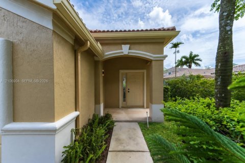 House in Weston, Florida 3 bedrooms, 144.83 sq.m. № 2420969 - photo 3