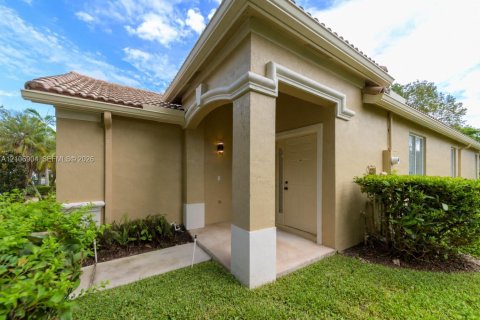 House in Weston, Florida 3 bedrooms, 144.83 sq.m. № 2420969 - photo 4