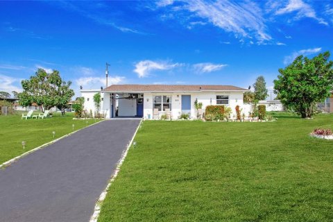 Купить виллу или дом в Лихай-Эйкерс, Флорида 8 комнат, 77.29м2, № 1913278 - фото 7