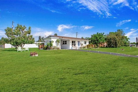Купить виллу или дом в Лихай-Эйкерс, Флорида 8 комнат, 77.29м2, № 1913278 - фото 9