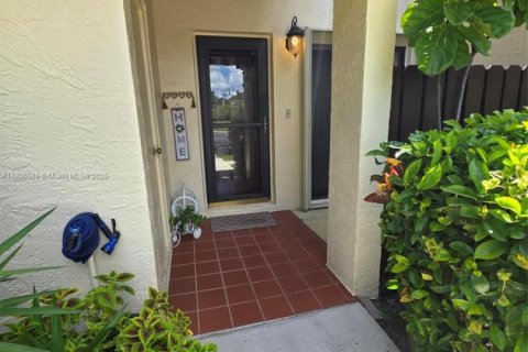 Touwnhouse à vendre à Coconut Creek, Floride: 2 chambres, 123.75 m2 № 1878873 - photo 1