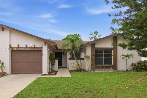 Villa ou maison à Greenacres, Floride 2 chambres, 99.59 m2 № 2090002