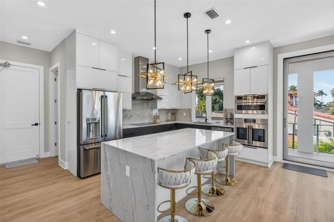 Villa ou maison à vendre à Saint Petersburg, Floride: 4 chambres, 265.24 m2 № 2113450 - photo 7