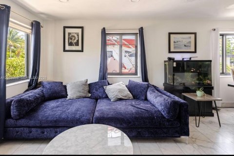 Villa ou maison à vendre à North Miami Beach, Floride: 3 chambres, 100.61 m2 № 2370348 - photo 3