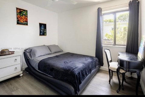 Villa ou maison à vendre à North Miami Beach, Floride: 3 chambres, 100.61 m2 № 2370348 - photo 12
