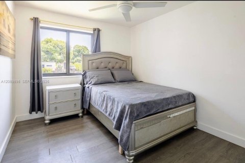 Villa ou maison à vendre à North Miami Beach, Floride: 3 chambres, 100.61 m2 № 2370348 - photo 11