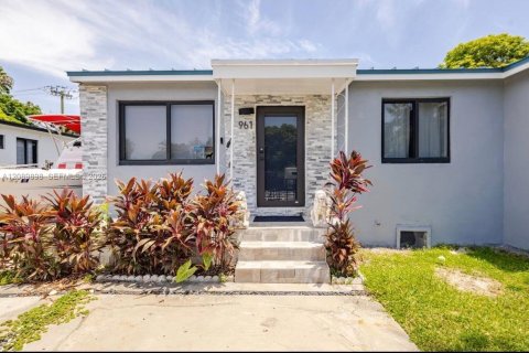 Villa ou maison à North Miami Beach, Floride 3 chambres, 100.61 m2 № 2370348