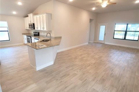 Villa ou maison à louer à Auburndale, Floride: 4 chambres, 169.08 m2 № 2419867 - photo 7