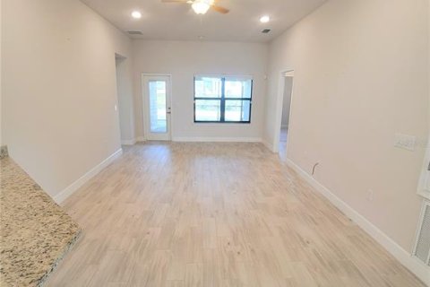 Villa ou maison à louer à Auburndale, Floride: 4 chambres, 169.08 m2 № 2419867 - photo 21