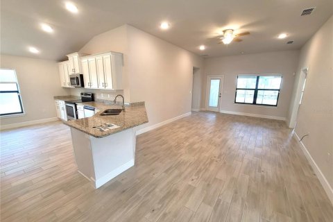 Villa ou maison à louer à Auburndale, Floride: 4 chambres, 169.08 m2 № 2419867 - photo 8