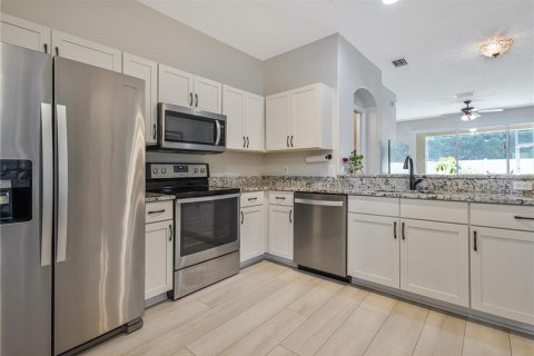 Touwnhouse à vendre à Saint Petersburg, Floride: 2 chambres, 117.99 m2 № 2430757 - photo 6