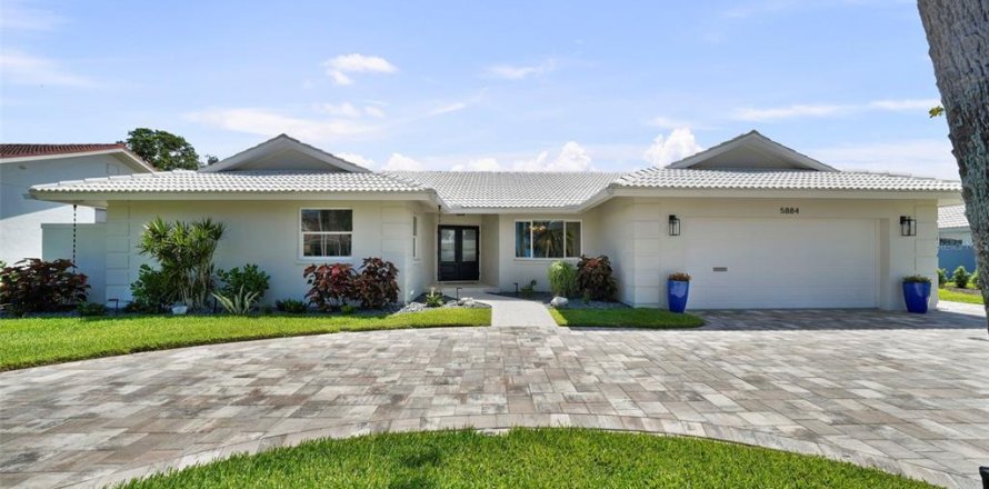 Casa en Saint Petersburg, Florida 4 dormitorios, 231.7 m2 № 1792683