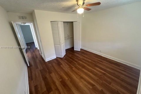 Снять в аренду кондоминиум в Форт-Лодердейл, Флорида 3 спальни, 108.7м2, № 2040685 - фото 10