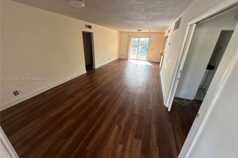 Снять в аренду кондоминиум в Форт-Лодердейл, Флорида 3 спальни, 108.7м2, № 2040685 - фото 2