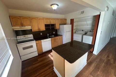 Снять в аренду кондоминиум в Форт-Лодердейл, Флорида 3 спальни, 108.7м2, № 2040685 - фото 6