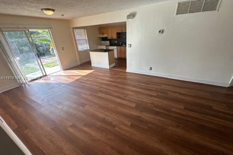 Снять в аренду кондоминиум в Форт-Лодердейл, Флорида 3 спальни, 108.7м2, № 2040685 - фото 8