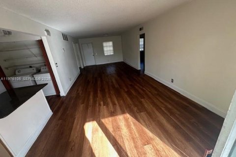 Снять в аренду кондоминиум в Форт-Лодердейл, Флорида 3 спальни, 108.7м2, № 2040685 - фото 17