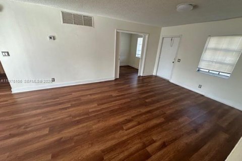 Снять в аренду кондоминиум в Форт-Лодердейл, Флорида 3 спальни, 108.7м2, № 2040685 - фото 7