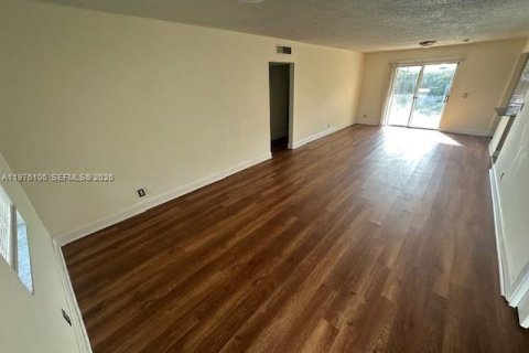 Снять в аренду кондоминиум в Форт-Лодердейл, Флорида 3 спальни, 108.7м2, № 2040685 - фото 15