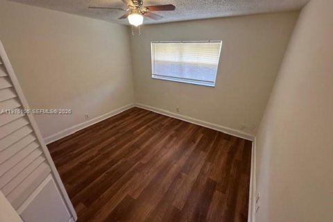 Снять в аренду кондоминиум в Форт-Лодердейл, Флорида 3 спальни, 108.7м2, № 2040685 - фото 11