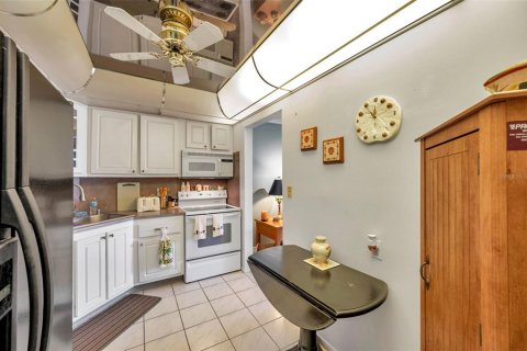 Condo in Seminole, Florida, 1 bedroom  № 1847205 - photo 8