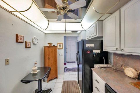 Condo in Seminole, Florida, 1 bedroom  № 1847205 - photo 13