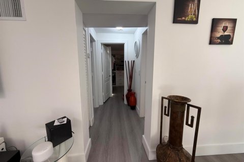 Купить виллу или дом в Форт-Лодердейл, Флорида 4 комнаты, 111.48м2, № 2084080 - фото 15