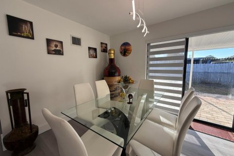 Купить виллу или дом в Форт-Лодердейл, Флорида 4 комнаты, 111.48м2, № 2084080 - фото 6
