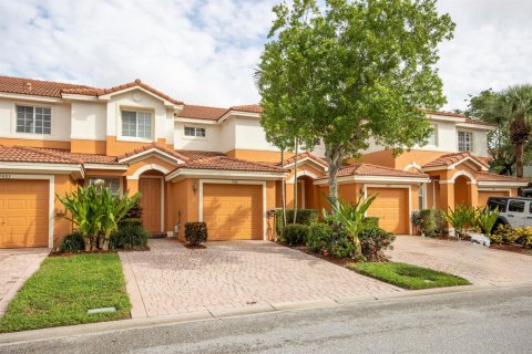 Touwnhouse à vendre à Boynton Beach, Floride: 3 chambres, 144.93 m2 № 2400762 - photo 2