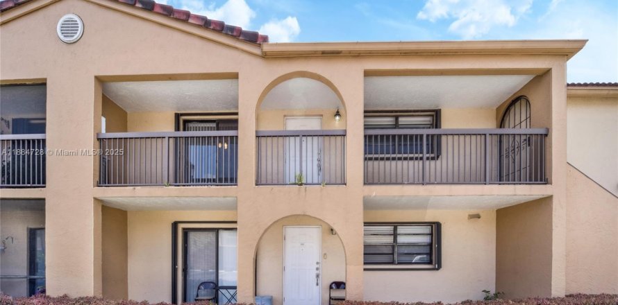 Кондоминиум с 3 спальнями в Хайалиа, Флорида № 2034645