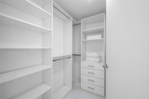 Copropriété à vendre à Miami, Floride: 1 chambre, 76.37 m2 № 1986070 - photo 12