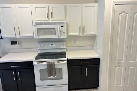 House in Gibsonton, Florida 3 bedrooms, 166.85 sq.m. № 2202342 - photo 25