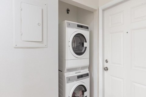 Купить кондоминиум в Виро-Бич, Флорида 5 комнат, 104.98м2, № 2169824 - фото 29