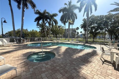 Copropriété à vendre à Madeira Beach, Floride: 2 chambres, 125.42 m2 № 2094564 - photo 25