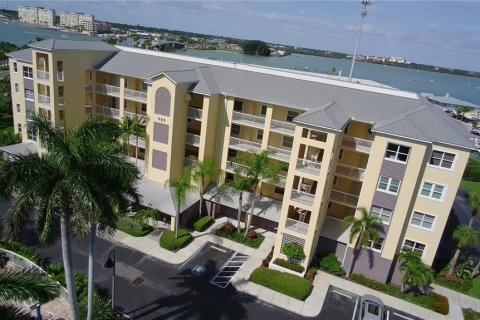 Condo à Madeira Beach, Floride, 2 chambres № 2094564